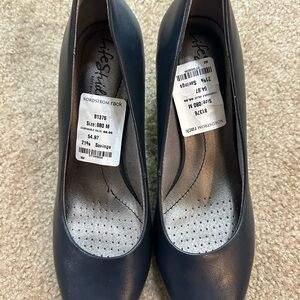 Life Stride Women's Navy Heels size 8